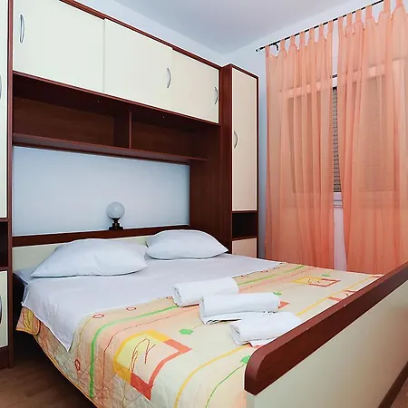 Apartment Lucija *